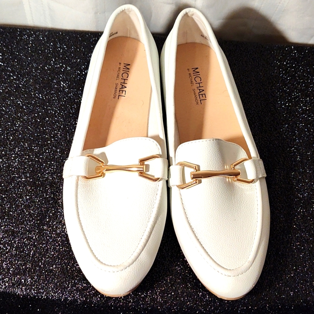 Michael Shannon Cream Loafers with Gold Accent